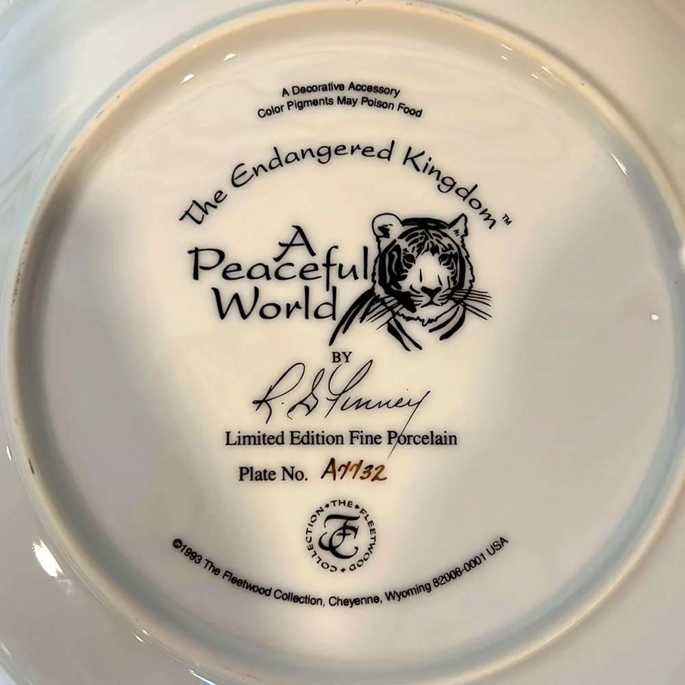 FLEETWOOD COLLECTION. The Endangered Kingdom. A PEACEFUL WORLD. Plate A 7732